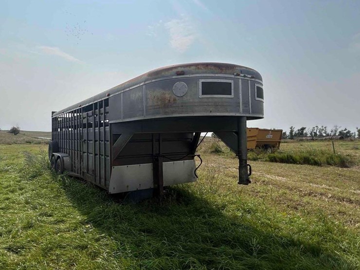 trailalong-stock-trailer-image-7