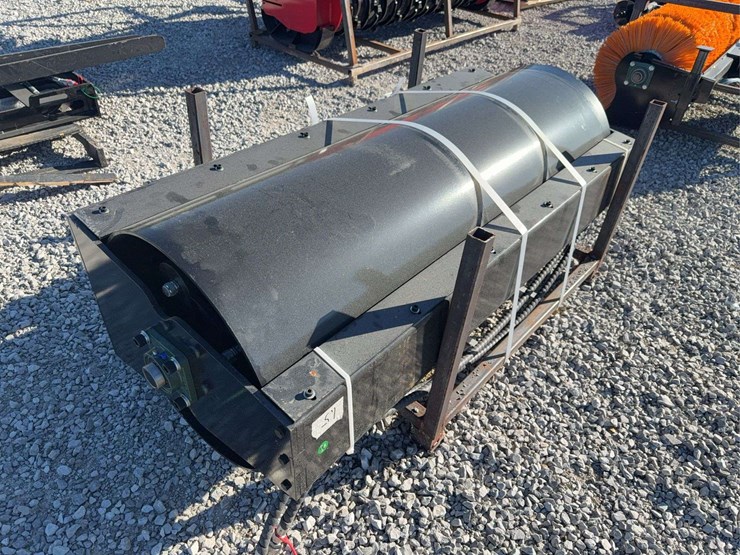 skid-steer-vibratory-roller-image-1