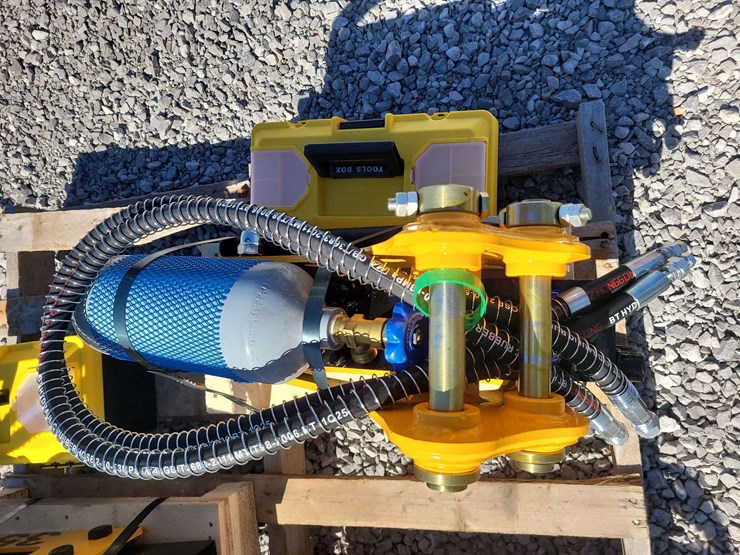 hydraulic-breaker-for-mini-excavator.-image-2