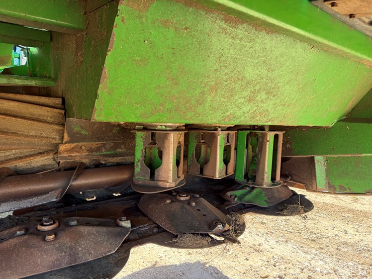 2019-john-deere-w235-image-22