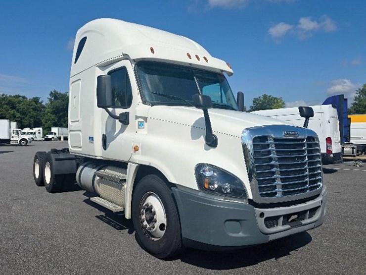 2018-freightliner-cascadia-125-image-1
