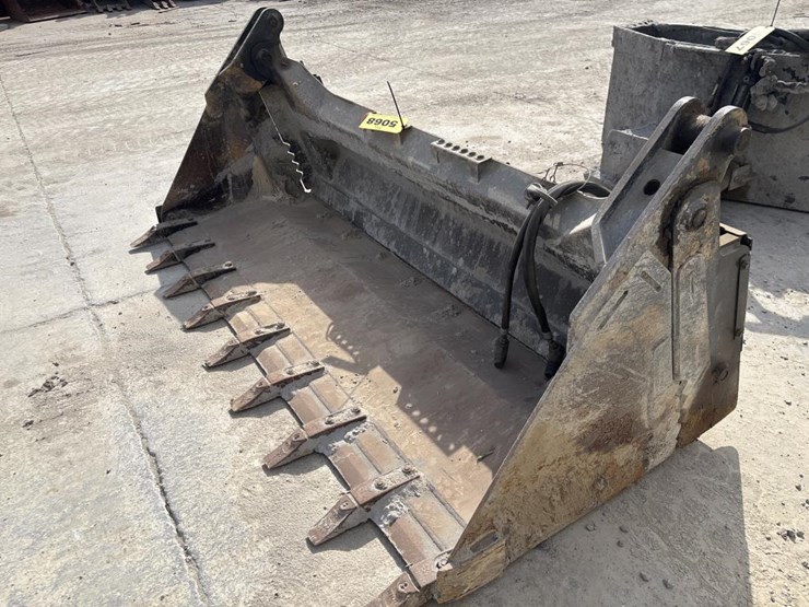 #5068-•-approx-84"-bobcat-combination-bucket-image-2