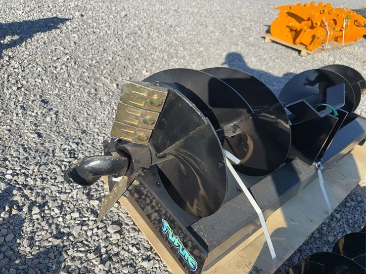 future-skid-steer-auger-w/-8---12-&-16-in-bits-image-6