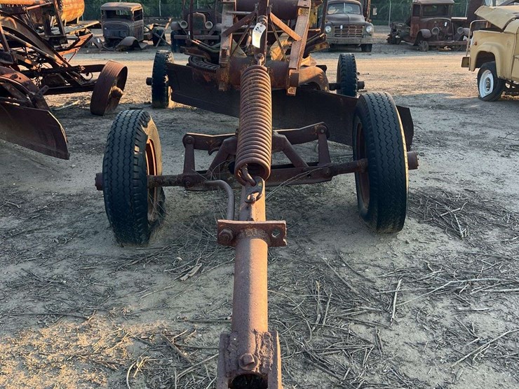 pull-type-road-grader-image-3