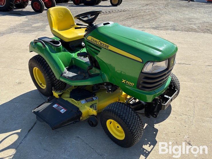 2011-john-deere-x700-image-3