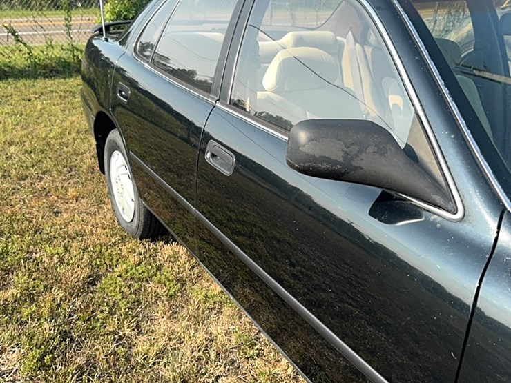 1994-toyota-camry-le-image-3