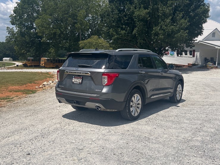 2021-ford-explorer-image-5