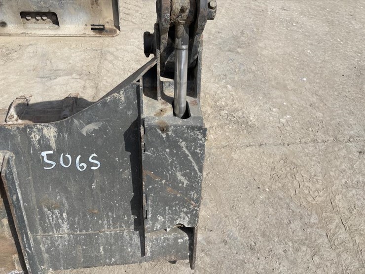 #5065-•-approx-84"-bobcat-combination-bucket-image-7