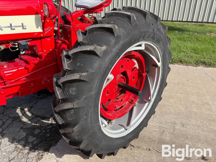 1956-case-ih-350-image-17