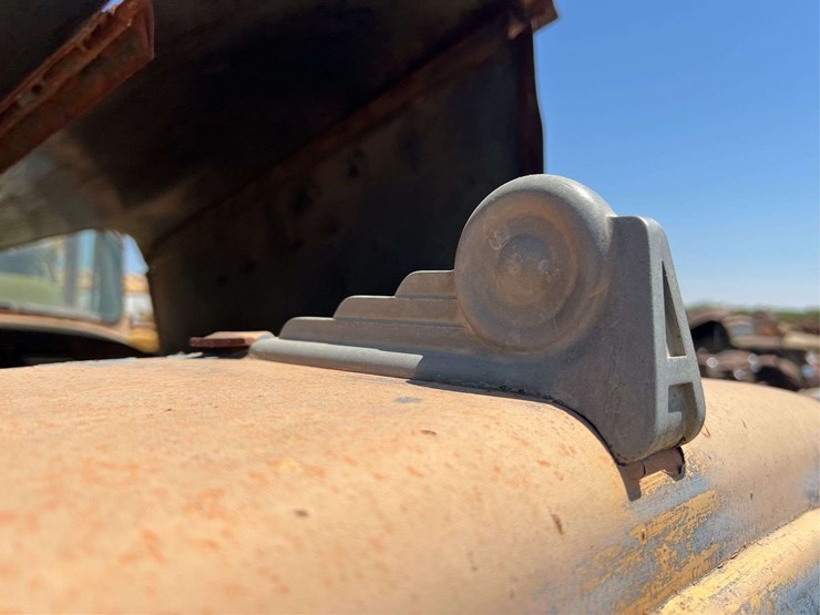 autocar-diesel-dump-truck-image-43