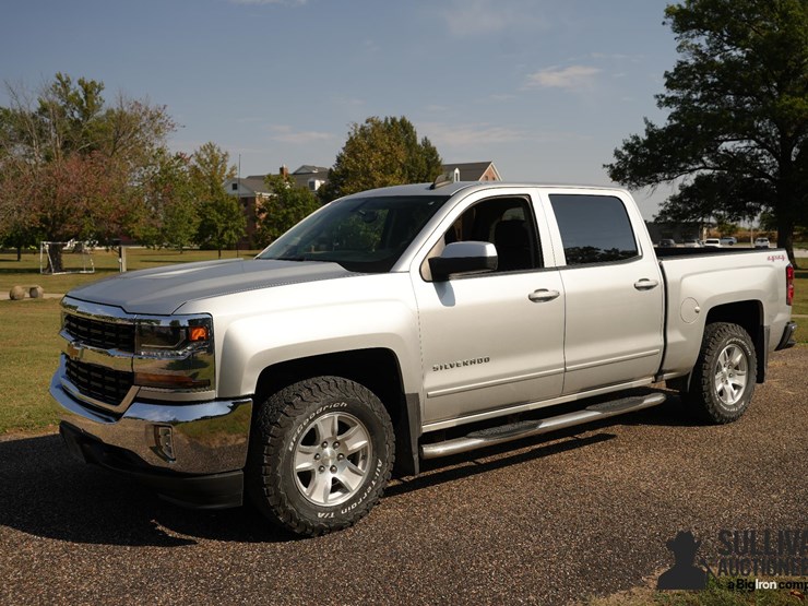 2017-chevrolet-silverado-1500-image-1