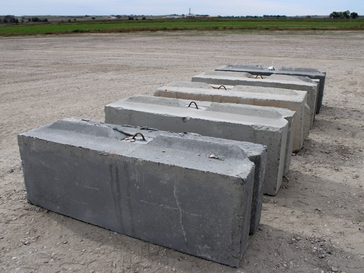 #4005-•-#4005-concrete-blocks-2ft-x-2ft-x-6ft,-aprox.-2,800-pounds-each,-stackable-with-chain/strap-loops.-image-1