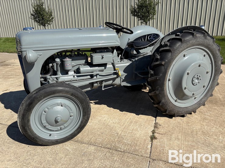 1940-ford-9n-image-1