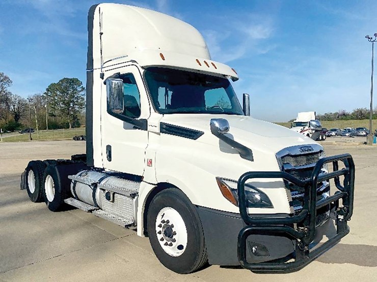 2020-freightliner-cascadia-126-image-1
