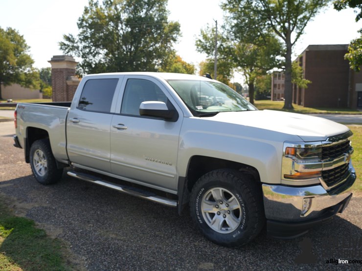 2017-chevrolet-silverado-1500-image-3