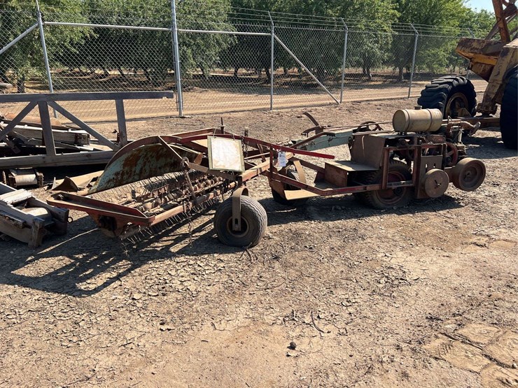 self-propelled-almond-sweeper-image-1