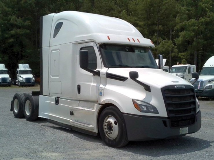 2020-freightliner-cascadia-126-image-1
