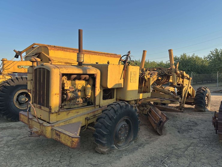 pmco-speedmatic-pm412-road-grader-image-7