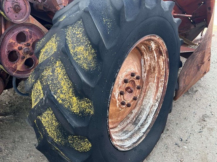 minneapolis-moline-101-harvester-image-8