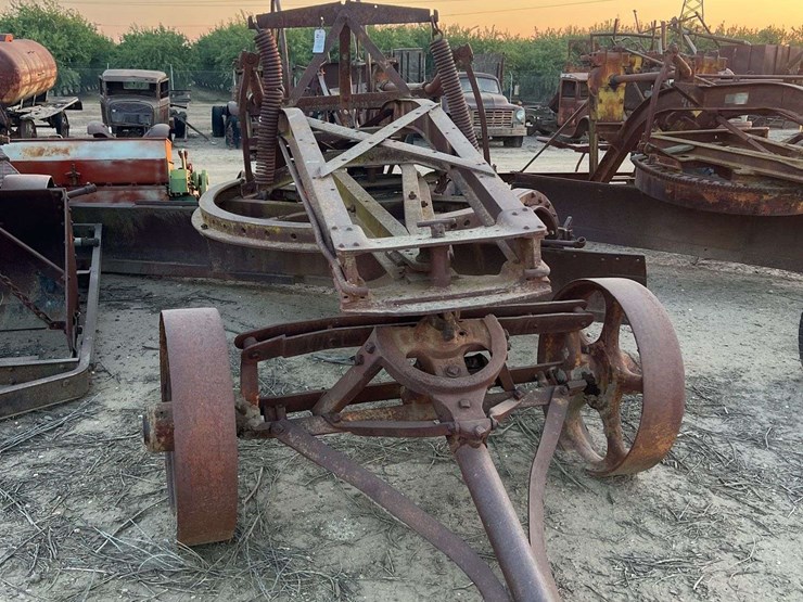 pull-type-road-grader-image-3