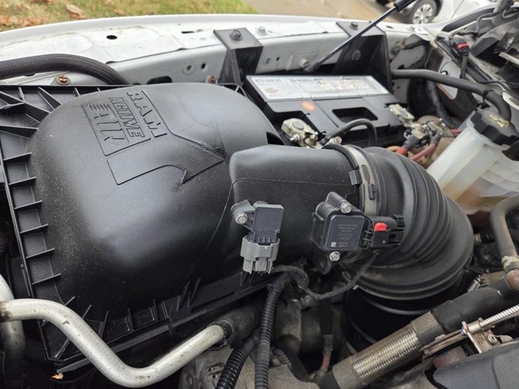 2017-dodge-ram-3500-image-40