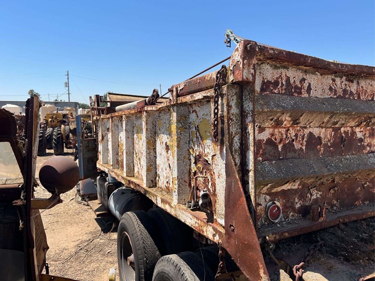 autocar-diesel-dump-truck-image-15