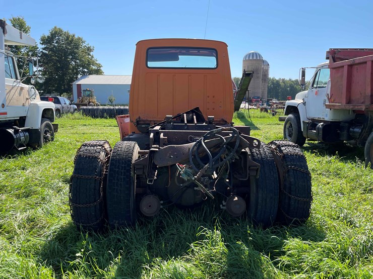 1984-ford-8000-image-5