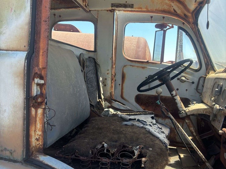 white-3000-truck-image-32