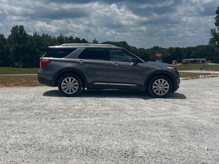 2021-ford-explorer-image-6