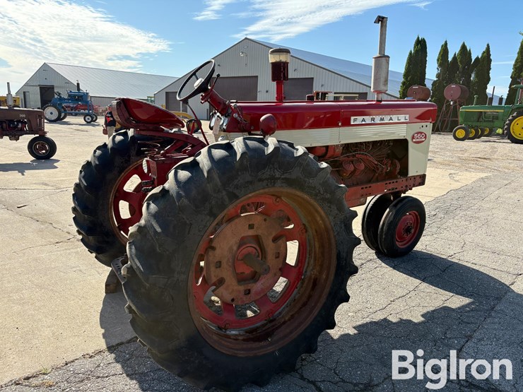 1962-case-ih-560-image-5