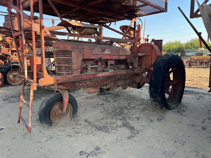 farmall-m-cotton-picker-image-2
