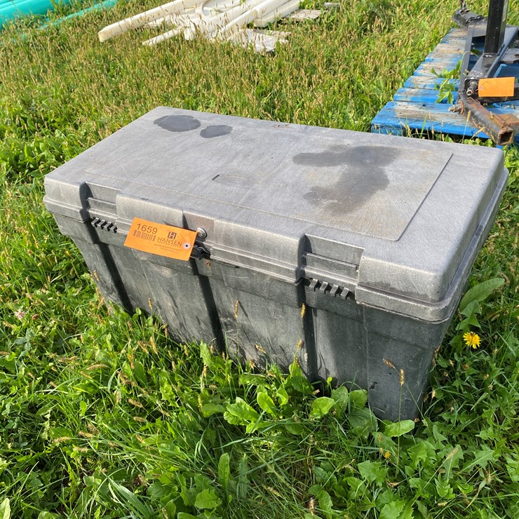 #1659 • Rubbermaid Poly Storage Tote