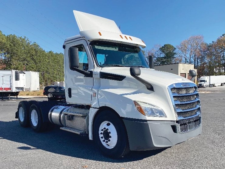 freightliner-cascadia-126-image-1