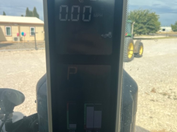 john-deere-8245r-image-31