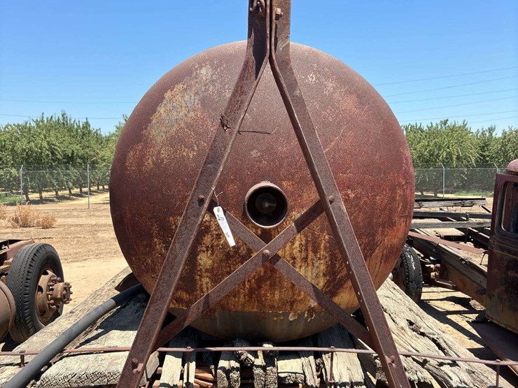 propane-tank-on-wagon-image-9