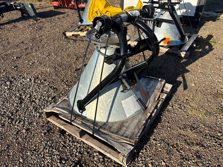 unused-cone-seeder/-fertilizer-spreader-image-1