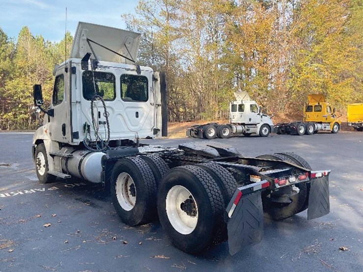 2018-freightliner-cascadia-125-image-2