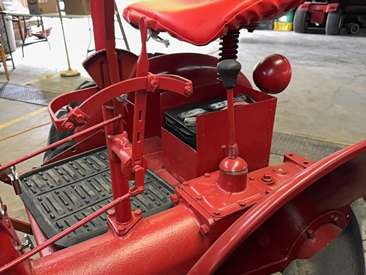 mccormick-farmall-cub-image-10
