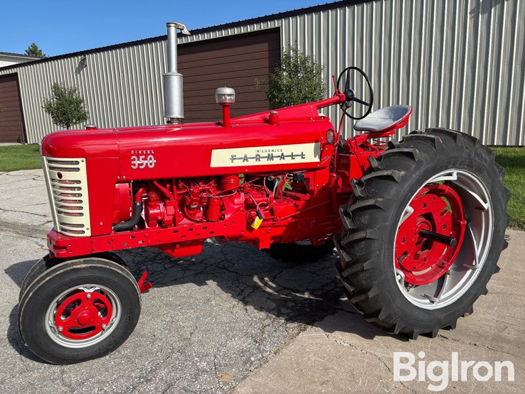 1956-case-ih-350-image-1