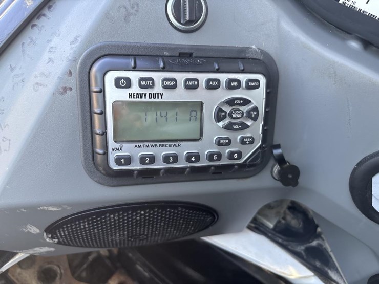 2022-bobcat-t870-image-36