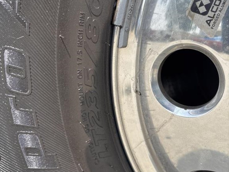 2015-dodge-ram-3500-image-24