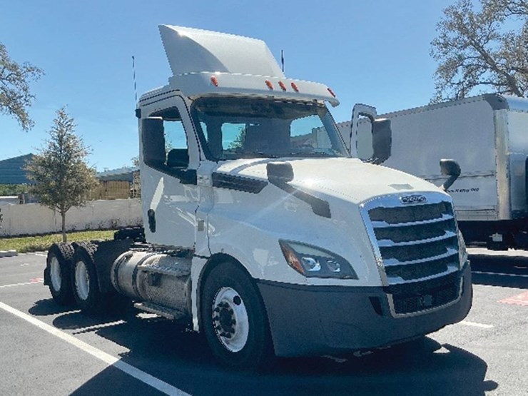 freightliner-cascadia-126-image-1