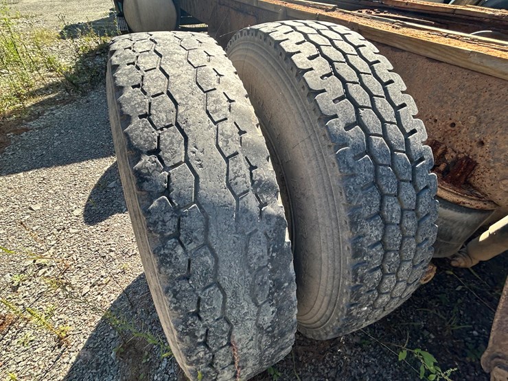 #4598-•-1993-western-star-quad-axle-truck-image-16