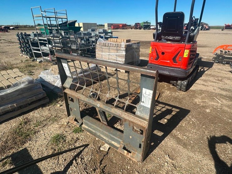 skid-steer-pallet-forks-image-2