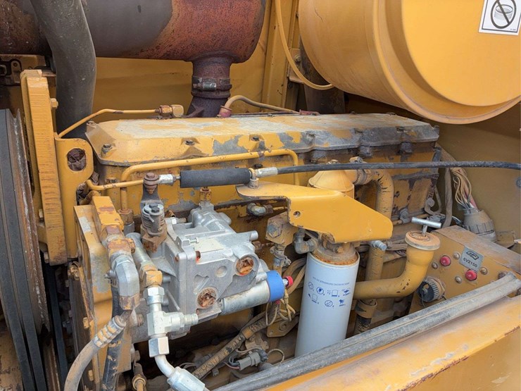 caterpillar-938f-image-22