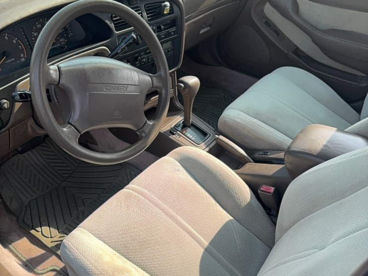 1994-toyota-camry-le-image-7