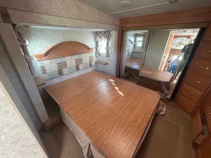 2006-forest-river-cedar-creek-30rkts-camper-image-16