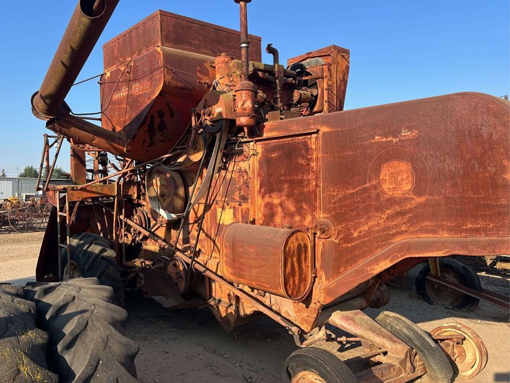 minneapolis-moline-101-harvester-image-16