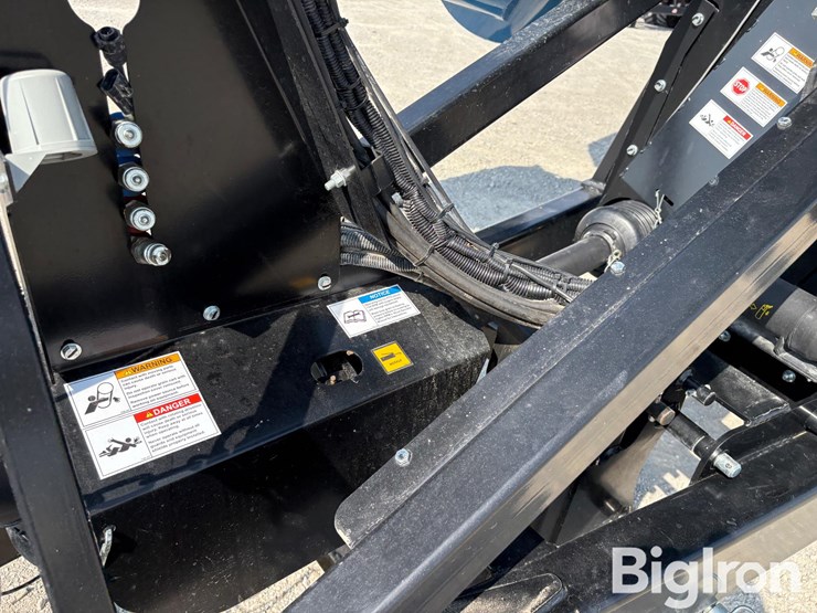 2024-kinze-1421-grain-cart-image-15