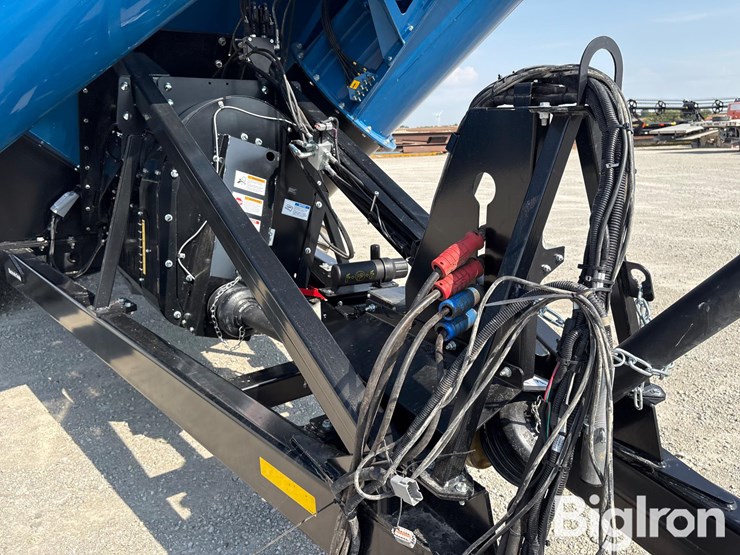 2024-kinze-1421-grain-cart-image-11